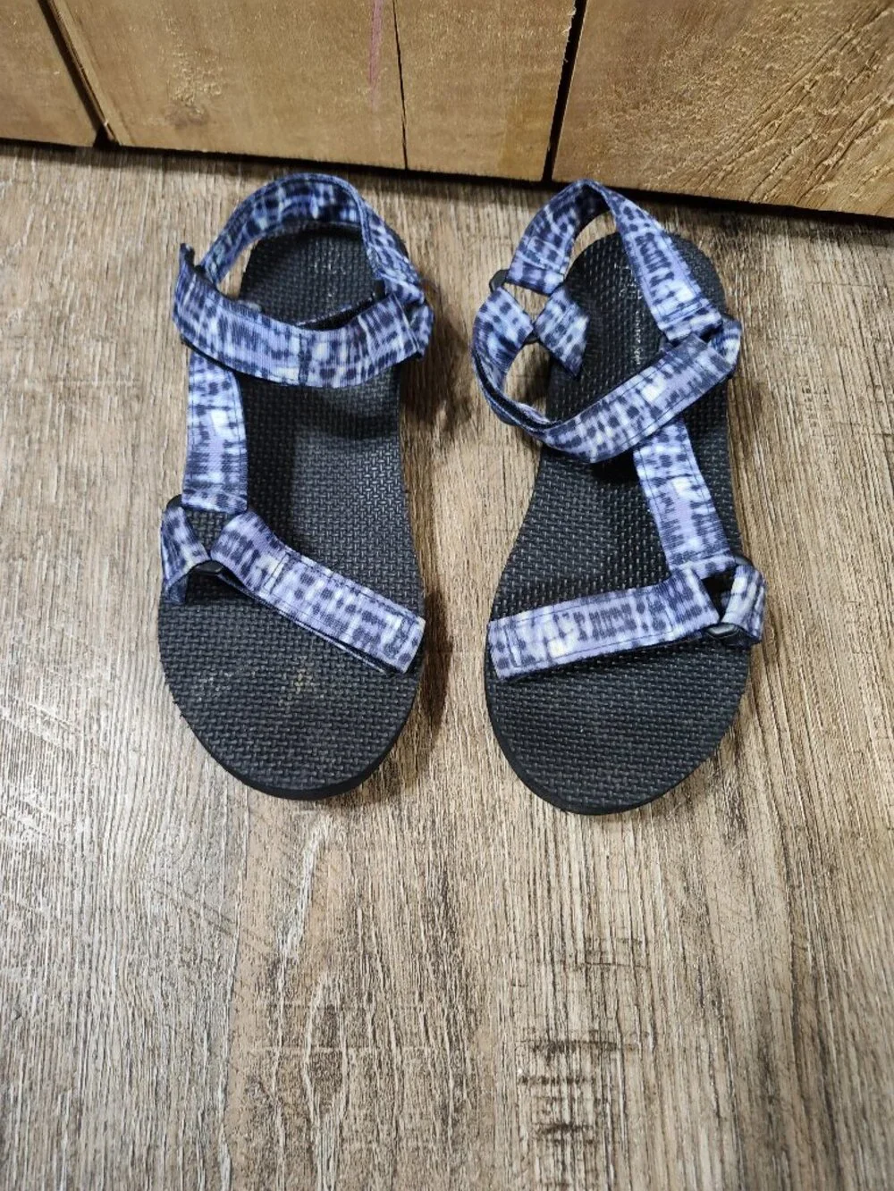 Time and Tru girls sandals